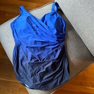 EUC Lands’ End swimsuit sz 16D